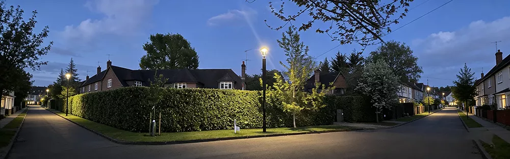 Vertical Solar Panel Garden Light ZEUS Installation 2 Vertical Solar Panel Garden Light ZEUS Installation 3