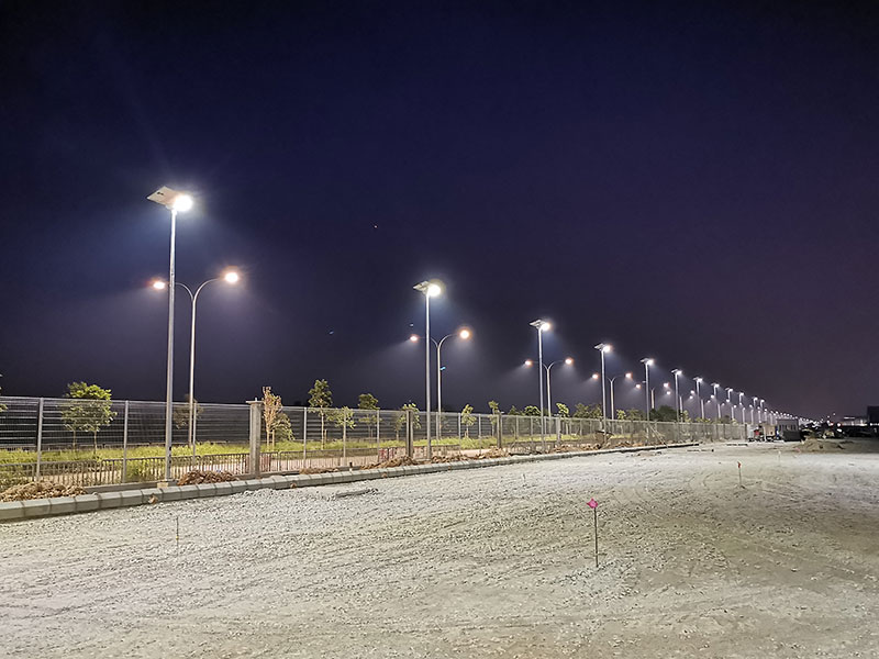 Lampione stradale tutto in due a energia solare da 80 W in Nigeria