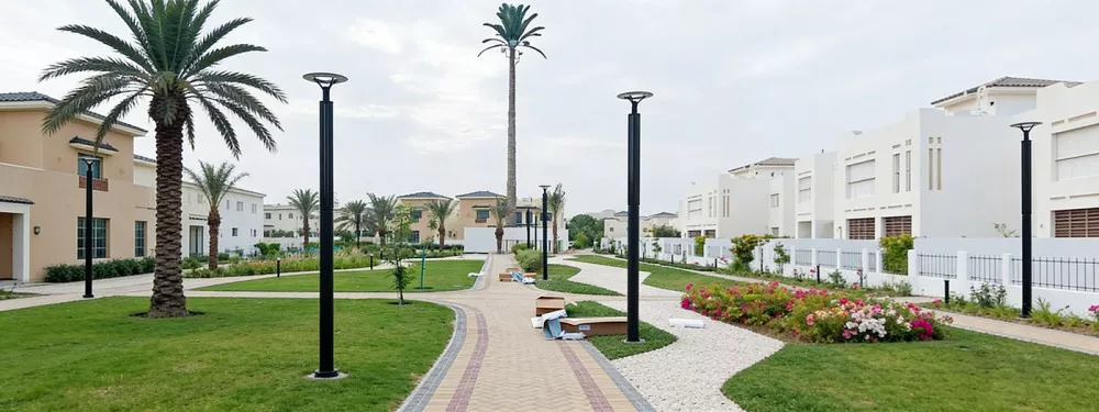 ARTEMIS vertical solar garden light with high luminous output for modern landscape lighting.